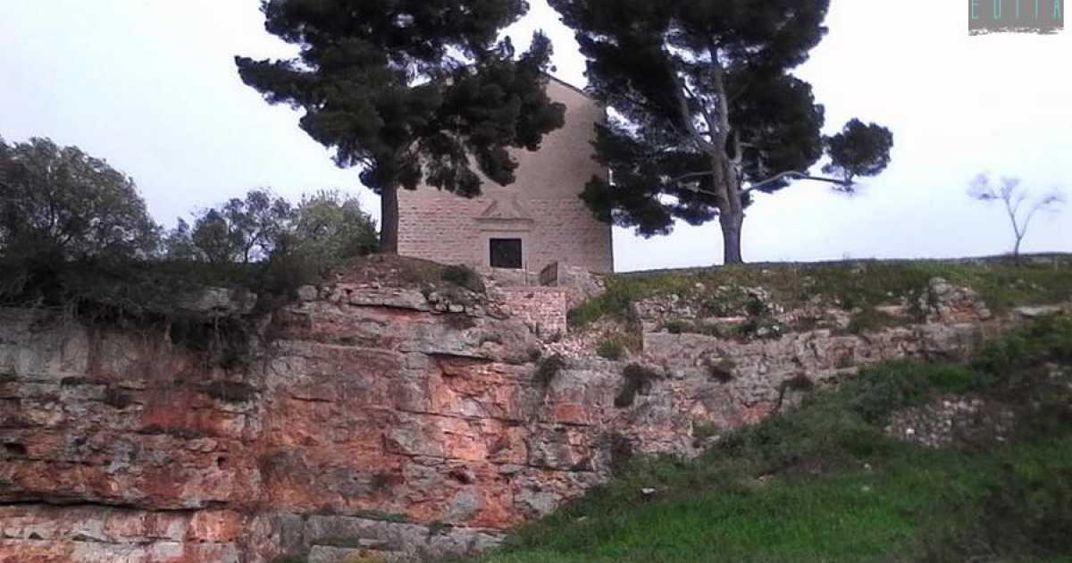 Rutigliano, l'antica e rurale "Annunziata": la chiesetta a picco sulla lama